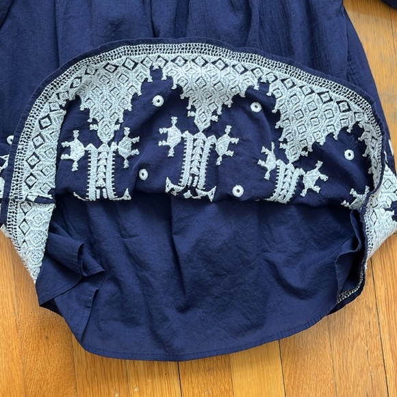 Joie Kistine 100% Cotton Navy Blue & White Embroidered Blouse Peasant Top XS - Picture 8 of 14